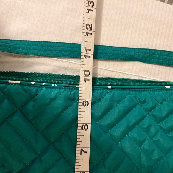 Susan Graver Kelly Green Quilted Packable Jacket with carry bag, size 1X - Picture 12 of 13